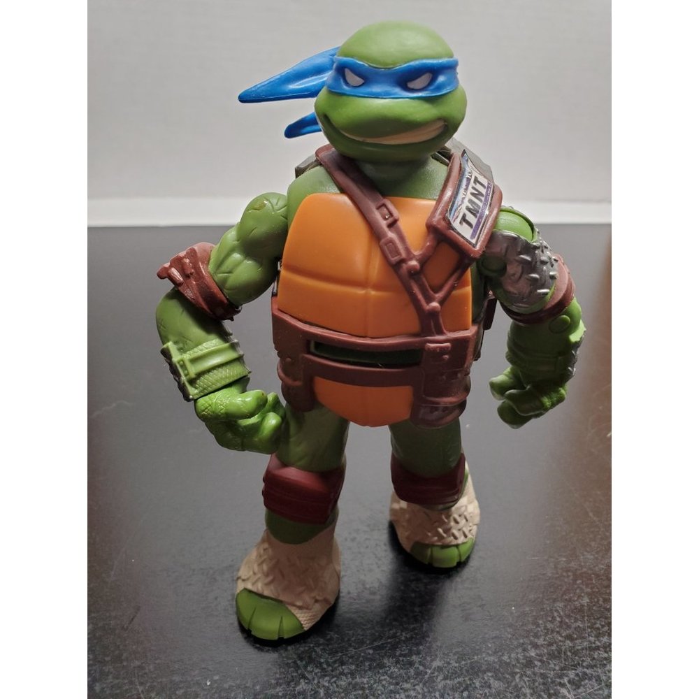 2012 Teenage Mutant Ninja Turtle Leonardo Acton Figure Ast 91100-Wheels on heels